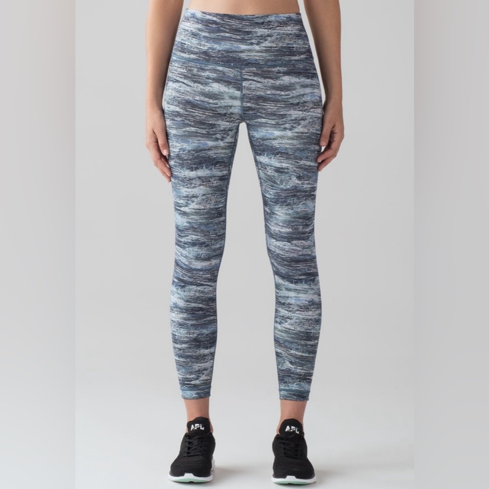 lululemon | size 4 Wunder Under HR 7/8 Tight 25" in Aerial Drift Multi Black‎